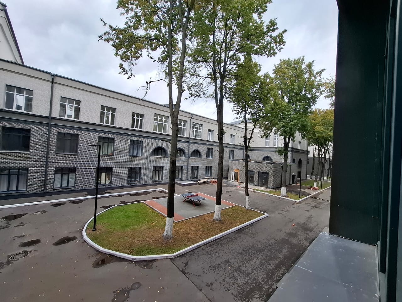 Студия в «Октябрьский лофт-квартал» — ваш уютный уголок в городе!
Ищете пространство, где сочетаются комфорт загородной жизни и удобство мегаполиса? Представляем вашему вниманию «Октябрьский лофт».
Идеальная инвестиция. Покупка студии — надёжный способ сохранить и приумножить капитал. Сдача в арен