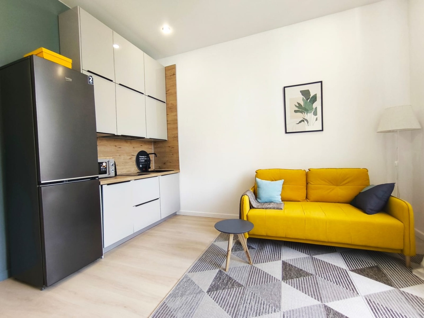 Продаётся стильная студия в «Лофт квартал Октябрьский» г.Люберцы
Адрес: г. Люберцы, Октябрьский проспект, 403, «Октябрьский лофт квартал».
Лот: 3035.
Площадь: 19,6 м².
Этаж: 3 (здание 4 этажное).
Почему стоит обратить внимание на эту студию?
Это отличное предложение для тех, кто ценит:
• Удобное ра