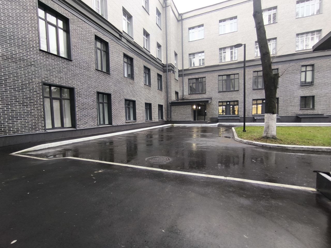 Студия в «Октябрьском лофт квартале»: ваш островок уюта в ритме большого города
Мечтаете о пространстве, где гармонично сливаются спокойствие загородной жизни и динамика мегаполиса? Приглашаем вас открыть двери в мир комфорта — в «Октябрьский лофт квартал»!
Почему это выгодное вложение?
• Надёжност