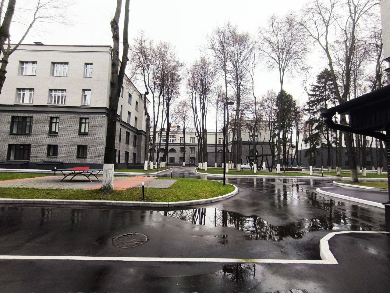 Студия в «Октябрьском лофт квартале»: ваш островок уюта в ритме большого города
Мечтаете о пространстве, где гармонично сливаются спокойствие загородной жизни и динамика мегаполиса? Приглашаем вас открыть двери в мир комфорта — в «Октябрьский лофт квартал»!
Почему это выгодное вложение?
• Надёжност