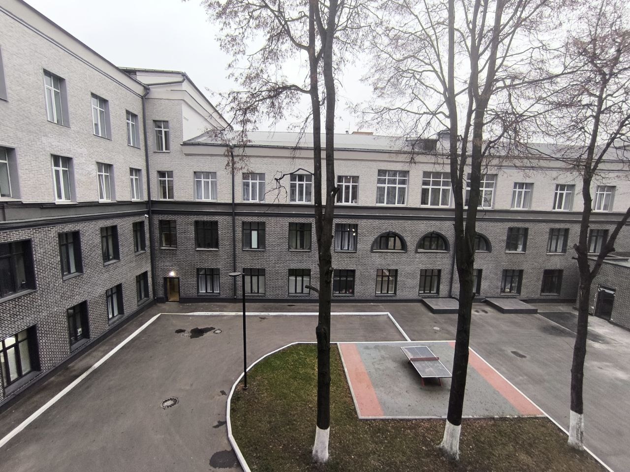 Студия в «Октябрьском лофт квартале»: ваш островок уюта в ритме большого города
Мечтаете о пространстве, где гармонично сливаются спокойствие загородной жизни и динамика мегаполиса? Приглашаем вас открыть двери в мир комфорта — в «Октябрьский лофт квартал»!
Почему это выгодное вложение?
• Надёжност