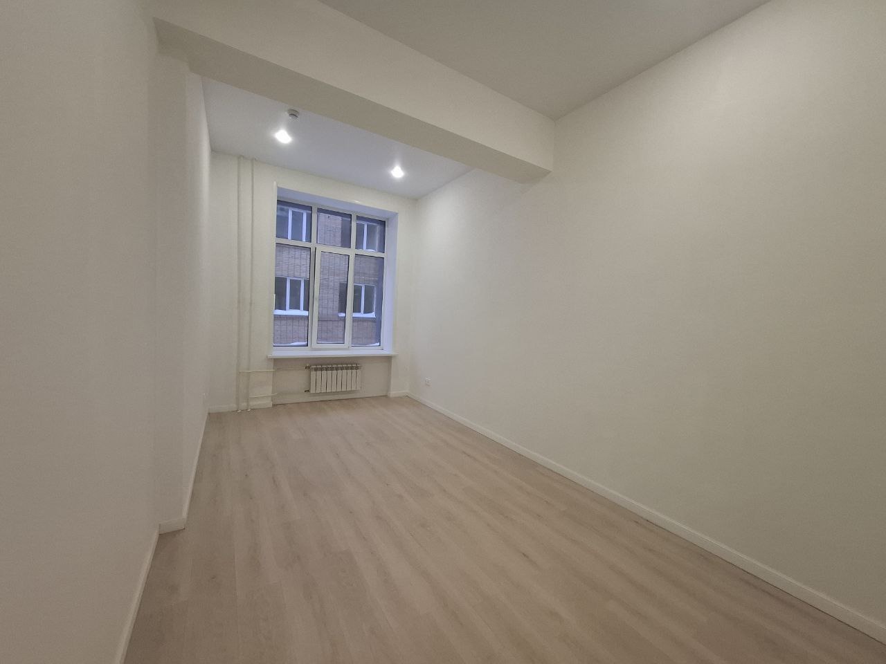 Ваша идеальная студия в «Октябрьском лофт-квартале»: стиль, комфорт, удобство!
Мечтаете о собственном уголке, где каждая деталь продумана для вашего комфорта? Представляем вам стильную студию (ЛОТ 2024), которая превратит мечту в реальность!
Что вас ждёт в этой студии?
• Простор и свет: функциональн