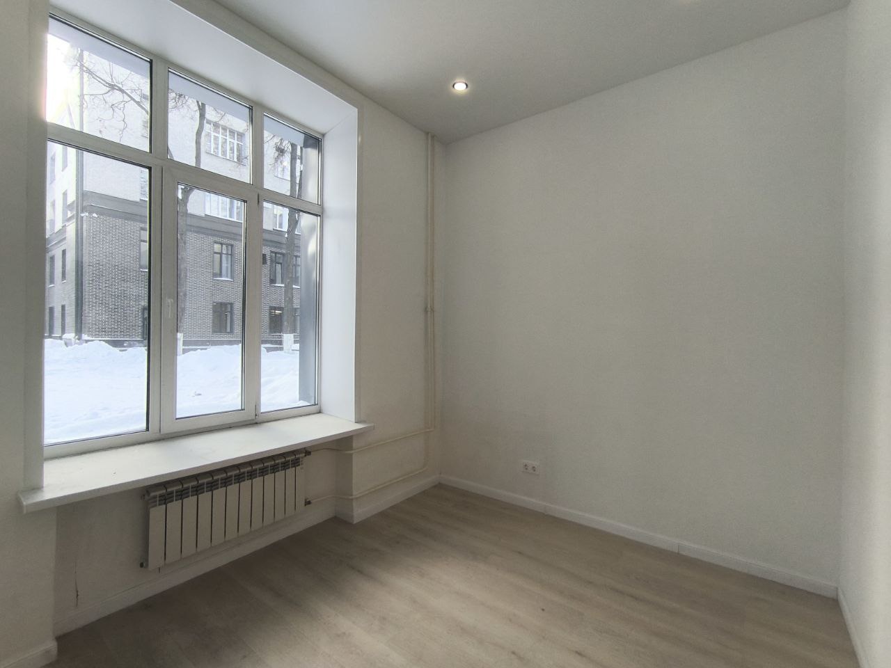 Студия в «Октябрьском лофт квартале»: стиль, комфорт и выгодная инвестиция!
Предлагаем вам рассмотреть уникальную возможность приобретения студии в престижном комплексе «Октябрьский лофт квартал» (ЛОТ 1049). Площадь помещения — 19.1 м². Это идеальный вариант для тех, кто ценит:
• современный стиль и