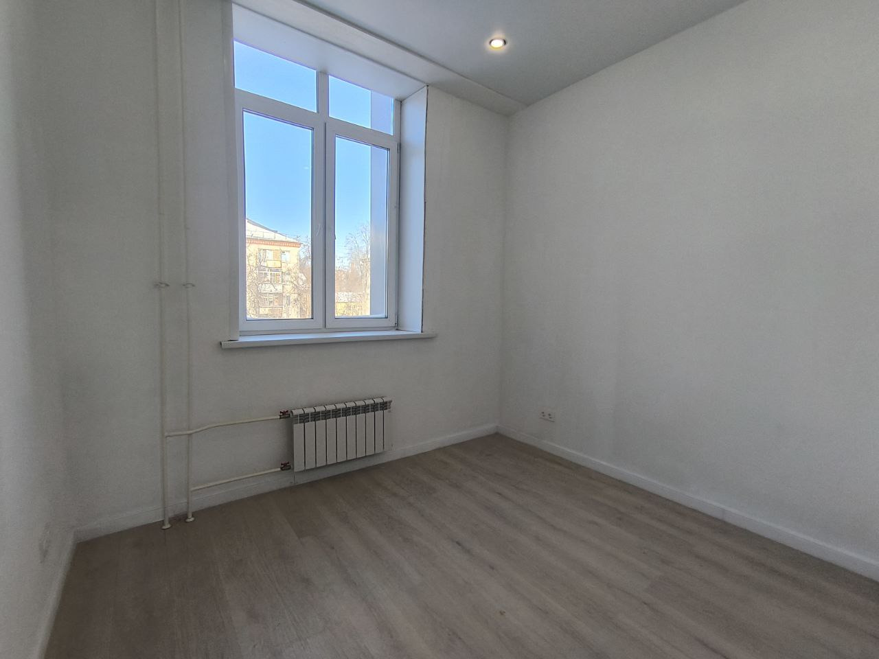 Студия в «Октябрьском лофт квартале»: пространство, в котором рождается счастье
Лот 3001 | Площадь: 12.6 м²
Представьте место, где каждая деталь создана для вашего комфорта, где стиль встречается с функциональностью, а городская динамика — с умиротворением. Именно такое пространство мы приготовили д